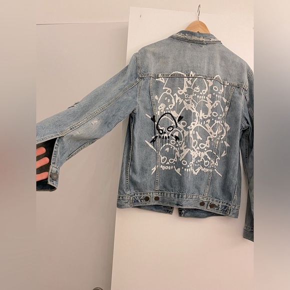LEVI x SoulCycle LIMITED EDITION distressed jean jacket with skull graffiti - Picture 8 of 10
